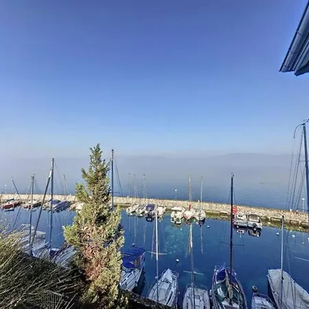 Confortable Avec Vue Sur Le Lac A La Frontiere Suisse